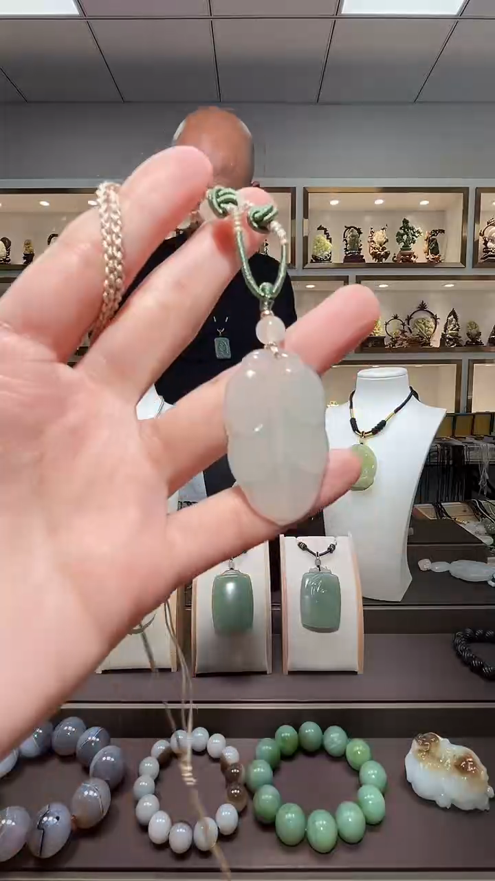 和田玉未镶嵌颈饰苏