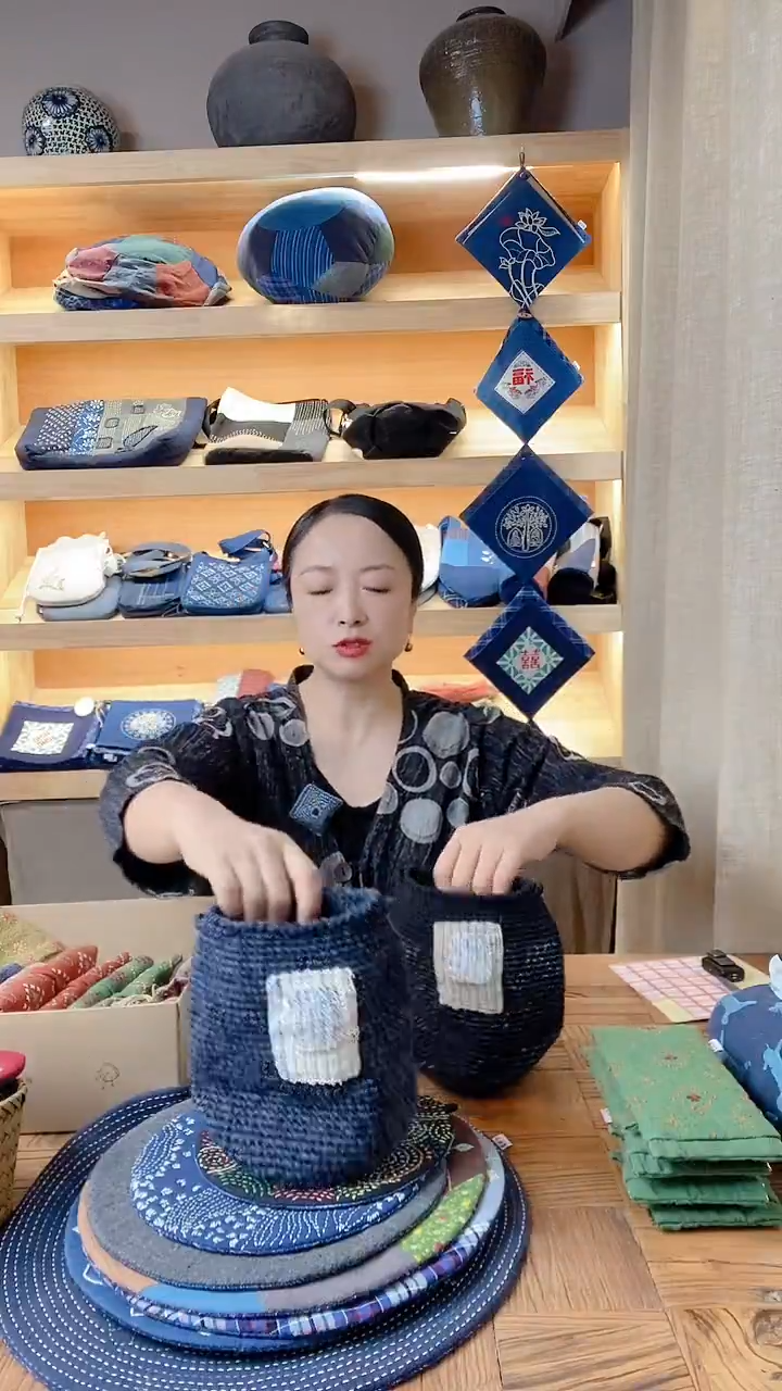 棉蓝色手机包棉草