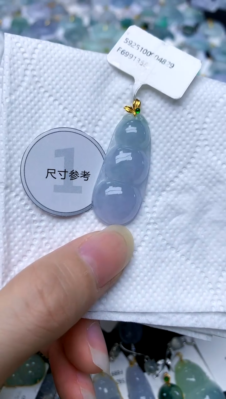 颈饰18K金镶嵌翡翠天然A货翡翠