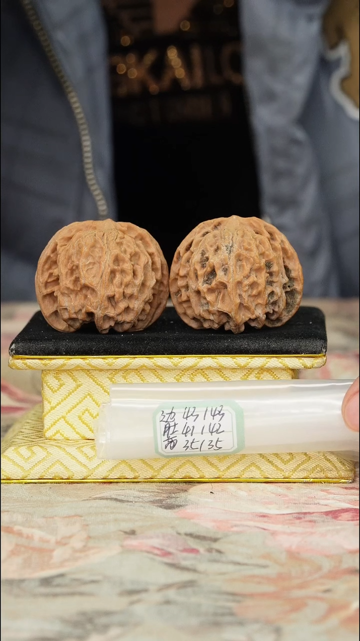 【闪购商品】文玩核桃把件苹果园