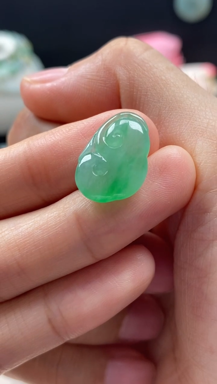 【闪购商品】翡翠颈饰未镶嵌翡翠果绿如意