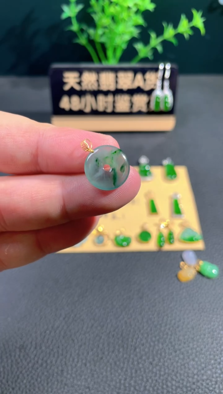 【闪购商品】翡翠颈饰18K金镶嵌翡翠