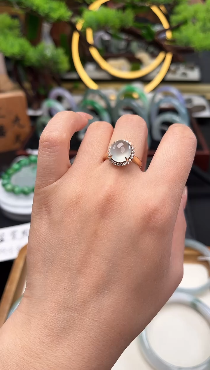 18K金镶嵌戒指翡翠戒指