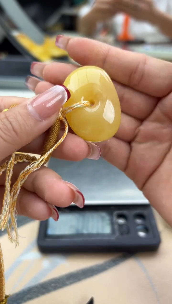 【闪购商品】琥珀裸石未镶嵌蜜蜡吊坠
