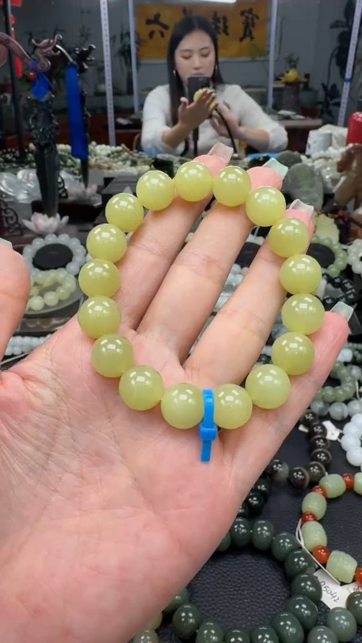 未镶嵌手串和田玉新疆若羌鸡油黄卡12