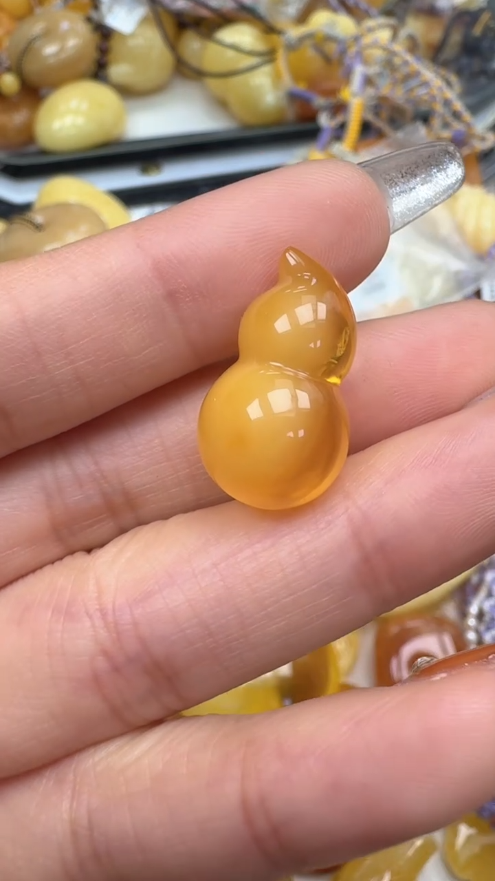 裸石琥珀未镶嵌如图