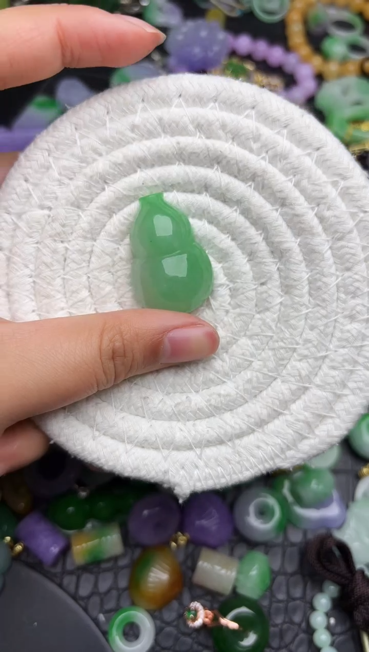 颈饰未镶嵌翡翠缅甸翡翠吊坠
