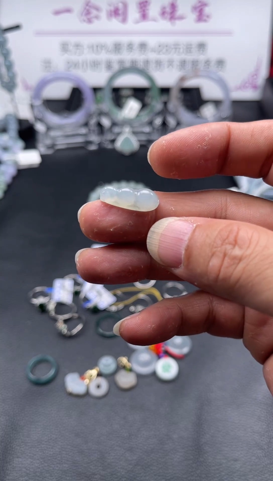 【闪购商品】翡翠颈饰未镶嵌豆角吊坠