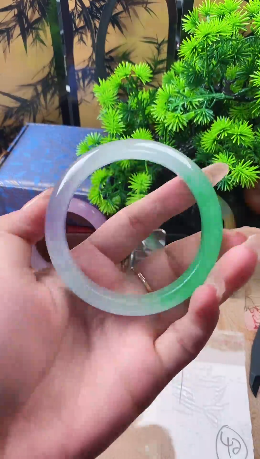 翡翠手镯未镶嵌一物一拍