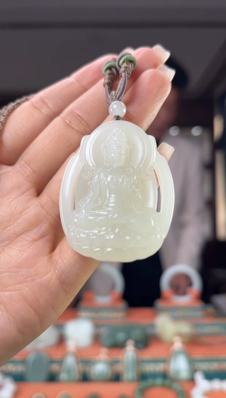 颈饰未镶嵌和田玉佩佩