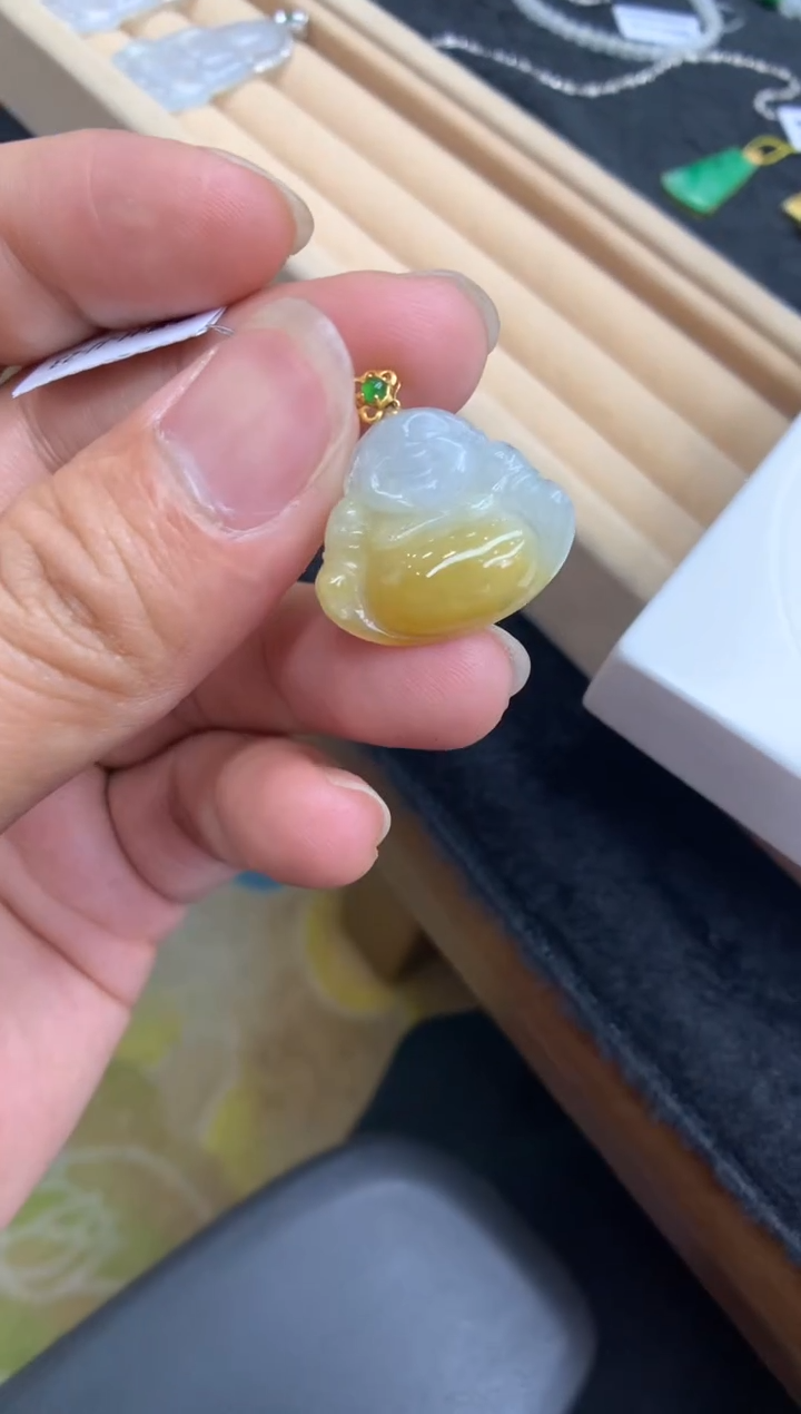 翡翠18K金镶嵌颈饰佛公