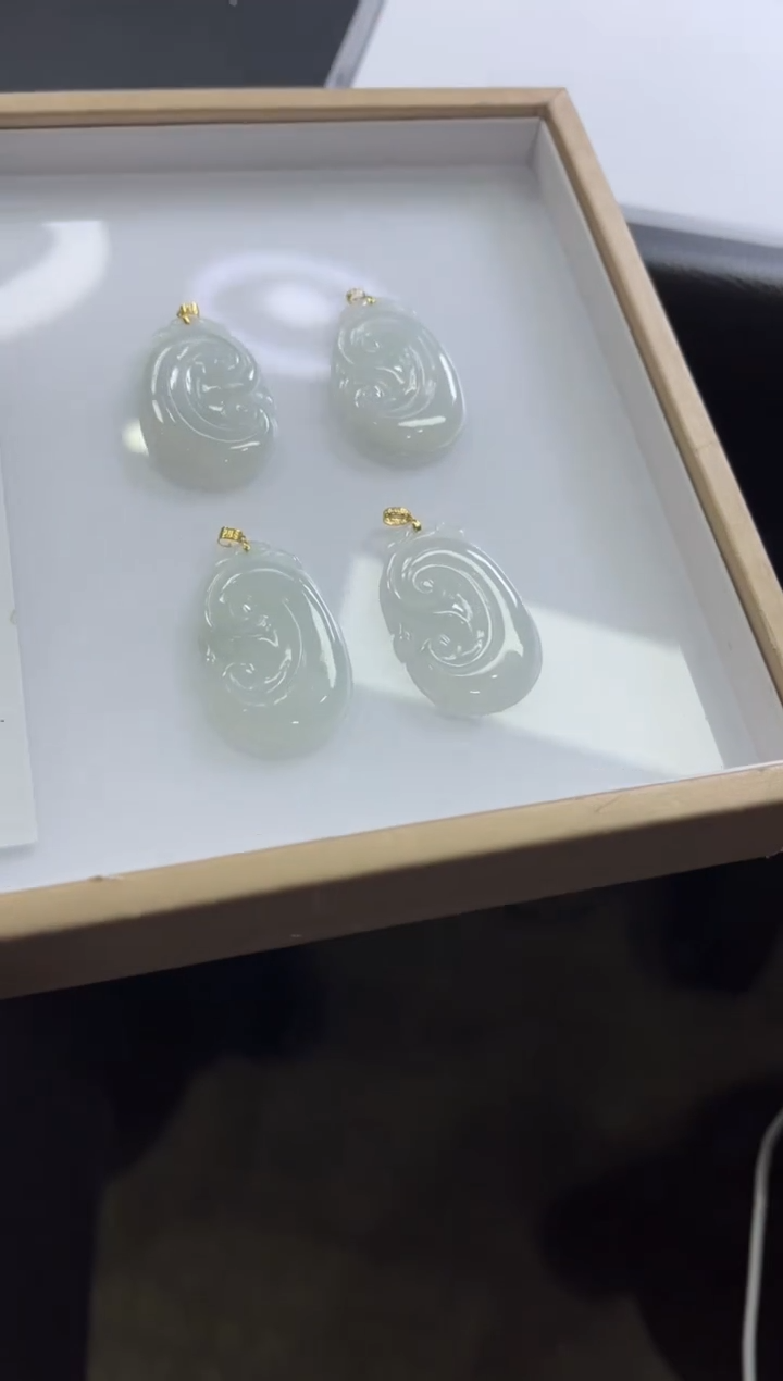 【闪购商品】翡翠颈饰18K金镶嵌M115多样性发一件/配绳子