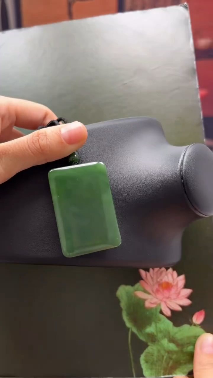 颈饰未镶嵌和田玉吊坠