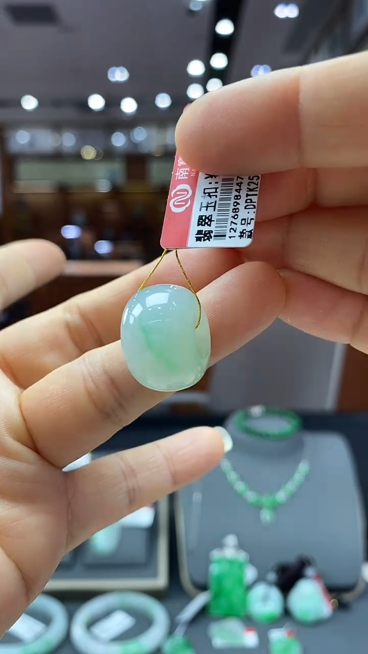 颈饰未镶嵌翡翠平安扣