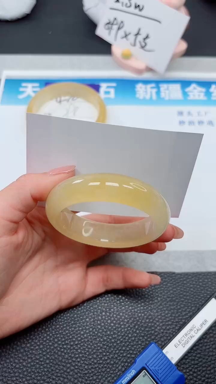 【闪购商品】石英质玉手镯未镶嵌471