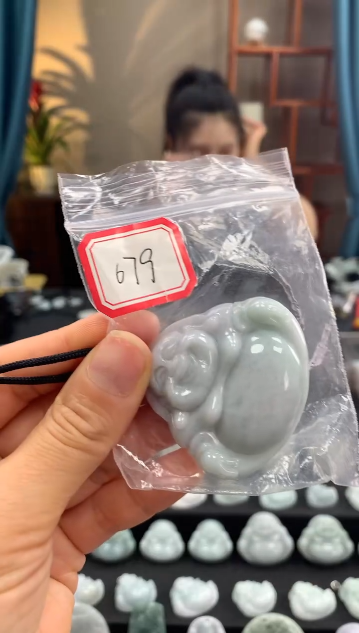 翡翠未镶嵌颈饰佛公679