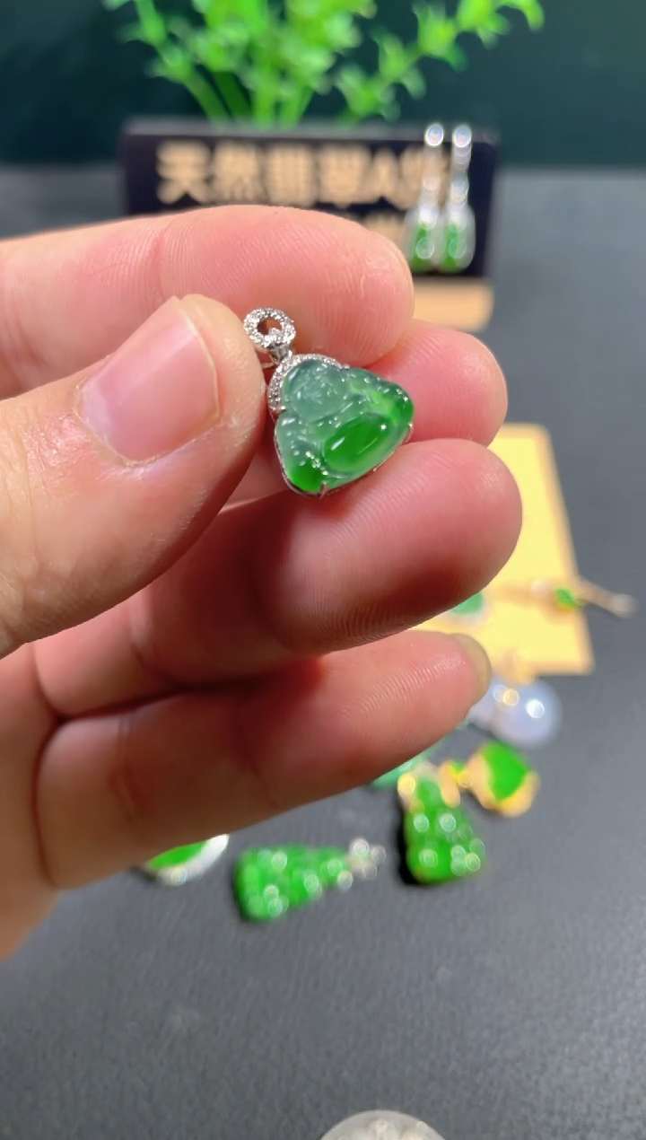 【闪购商品】翡翠颈饰18K金镶嵌翡翠