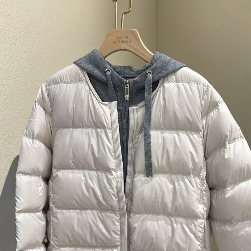 ［爱衣橱女装冬季］百搭渐变休闲风简约修身轻薄云朵超大羽绒服短款