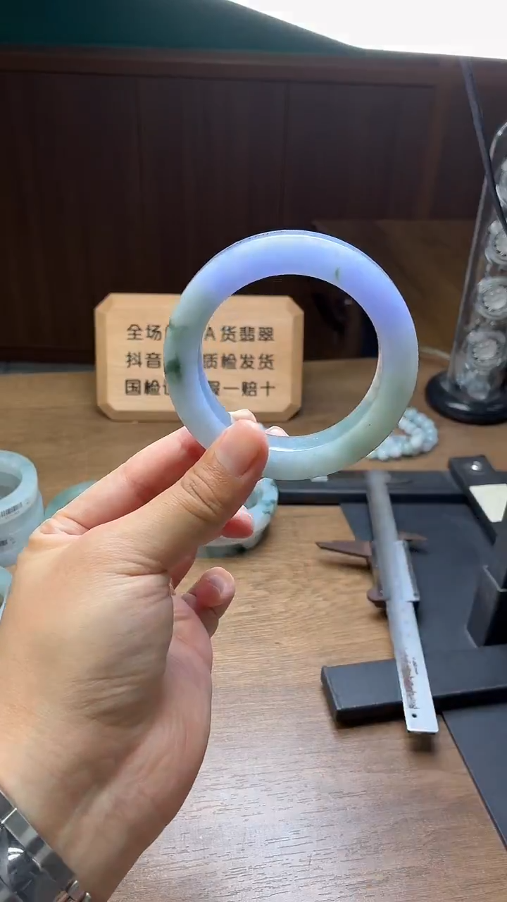 未镶嵌手镯定制翡翠有**好定制