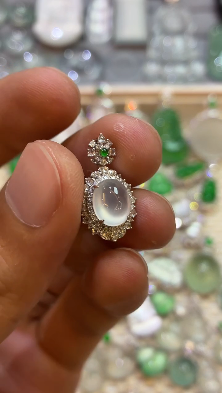 吊坠(不含链)18K金镶嵌翡翠蛋面