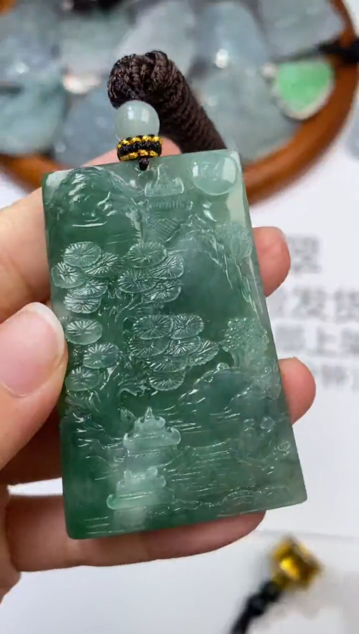 未镶嵌挂件翡翠304217       多人