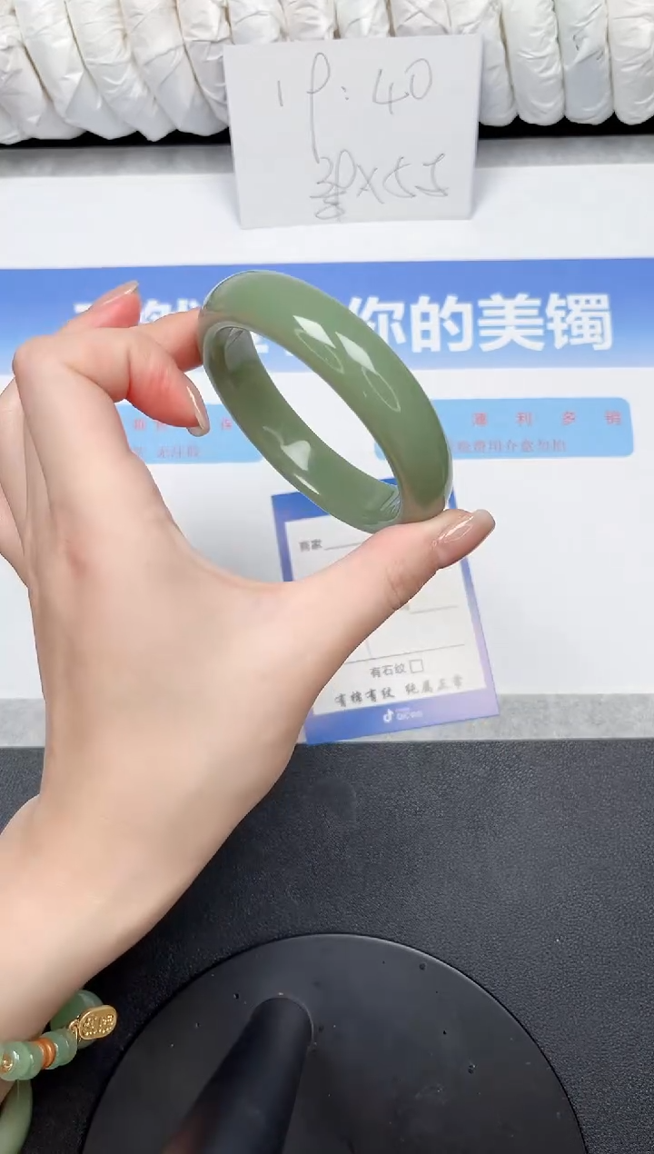 未镶嵌手镯石英质玉L10-57