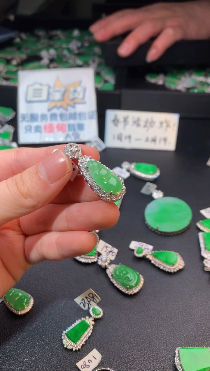 【闪购商品】翡翠颈饰银S925镶嵌翡翠