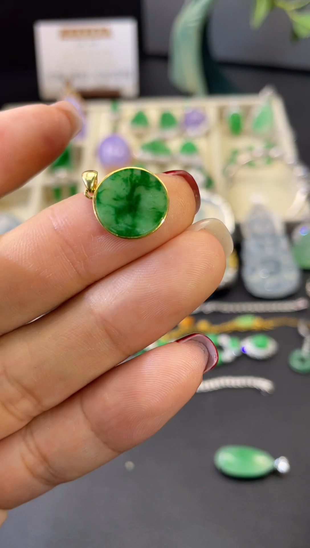 【闪购商品】翡翠颈饰18K金镶嵌30.......