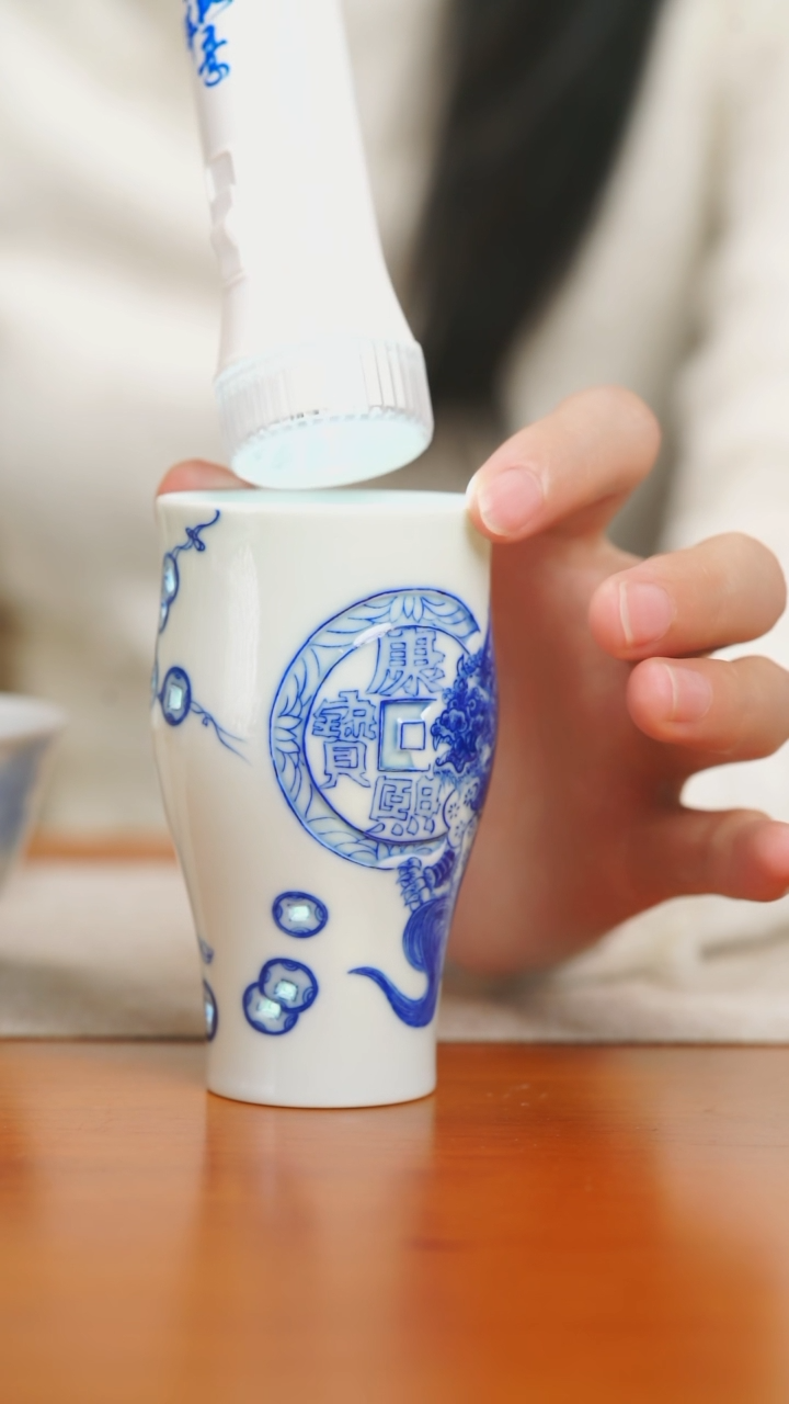 【闪购商品】景德镇正春堂青花玲珑钱币高杯