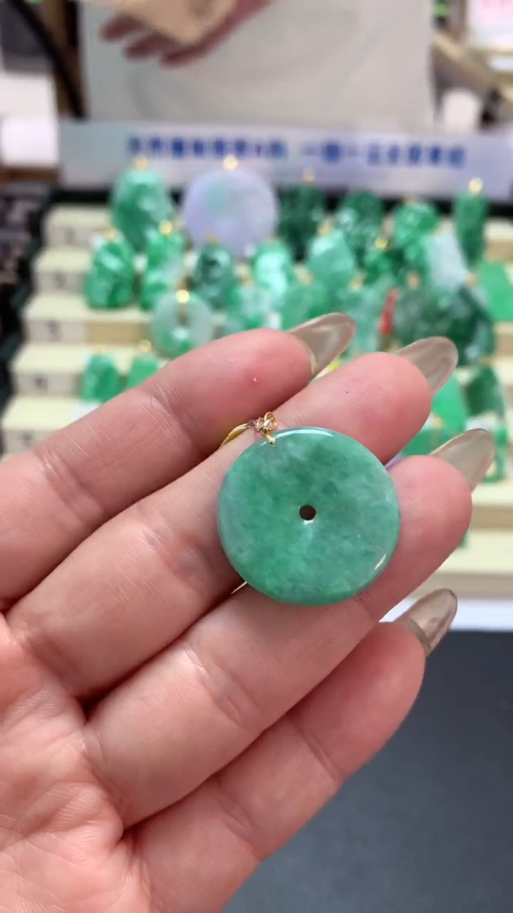 【闪购商品】翡翠吊坠(不含链)18K金镶嵌挂件