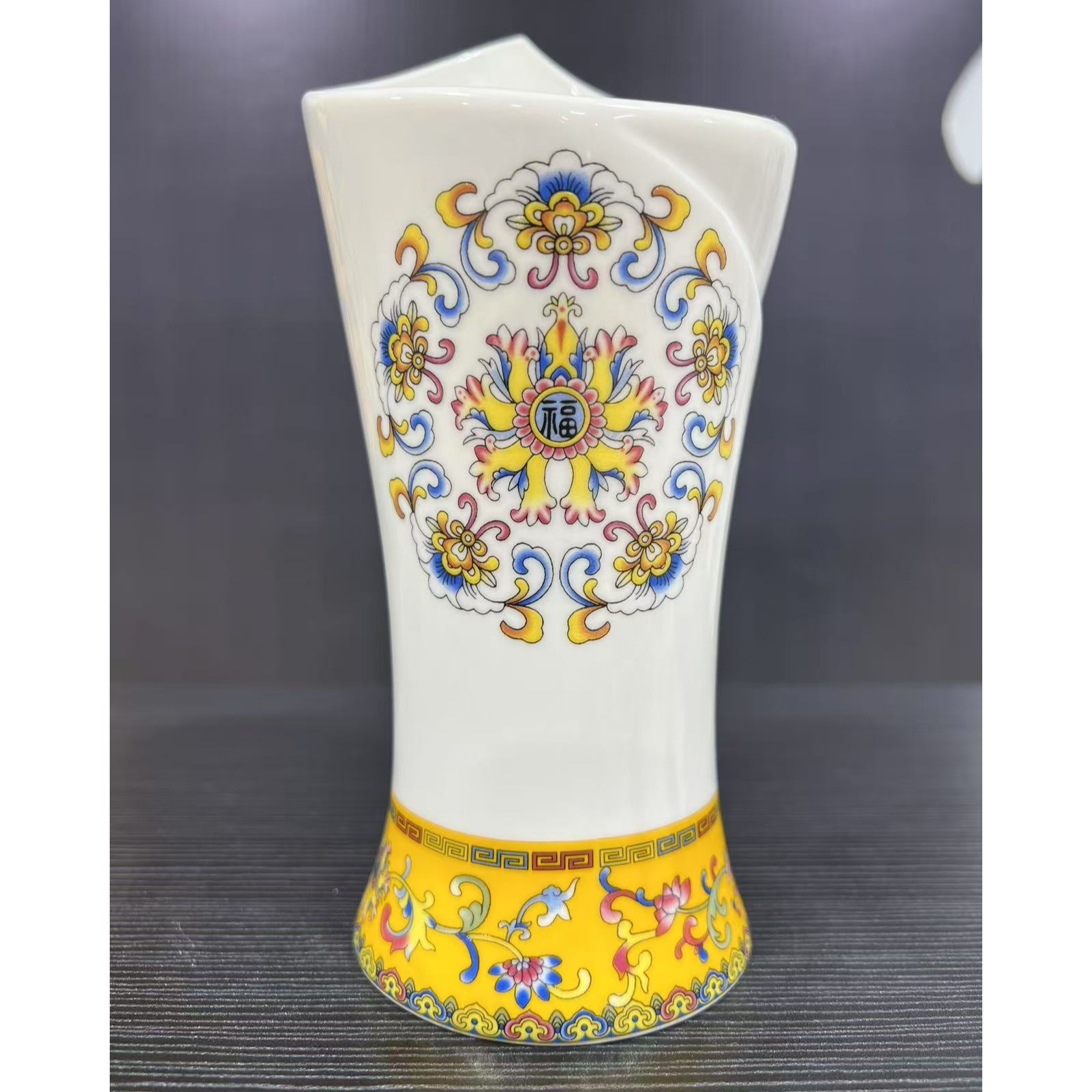 景德镇陶瓷珐琅彩帝王黄筷子筒