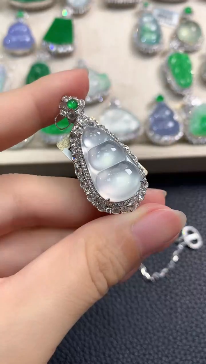 翡翠18K金镶嵌吊坠(不含链)春日珠宝 C29