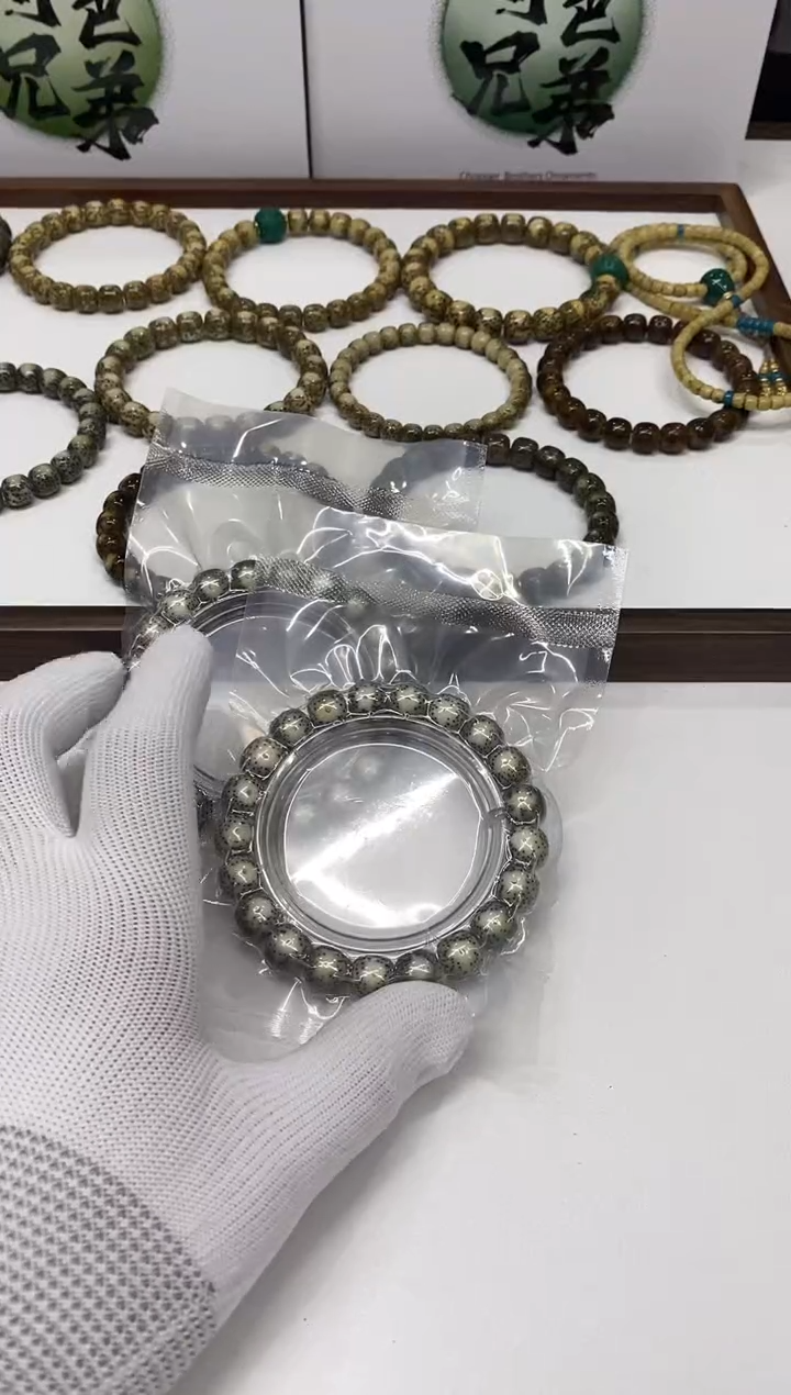 星月菩提手串186 绿包白11*10mm