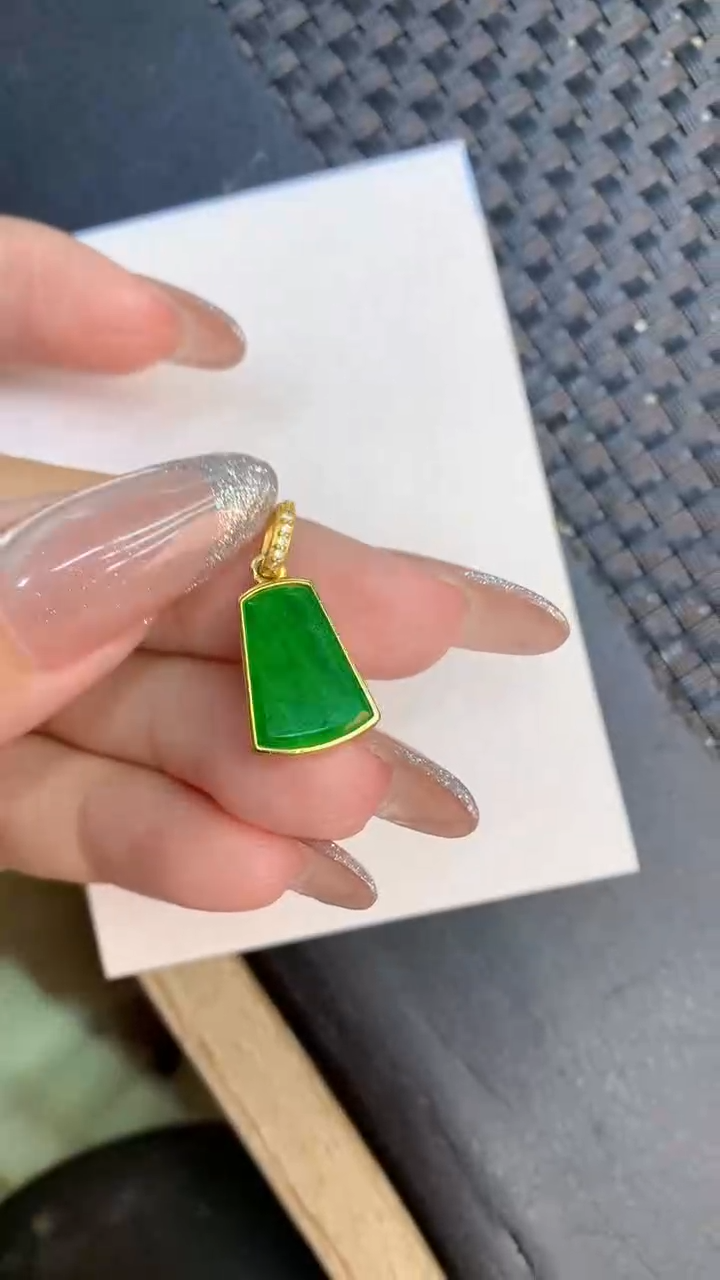 颈饰未镶嵌翡翠1