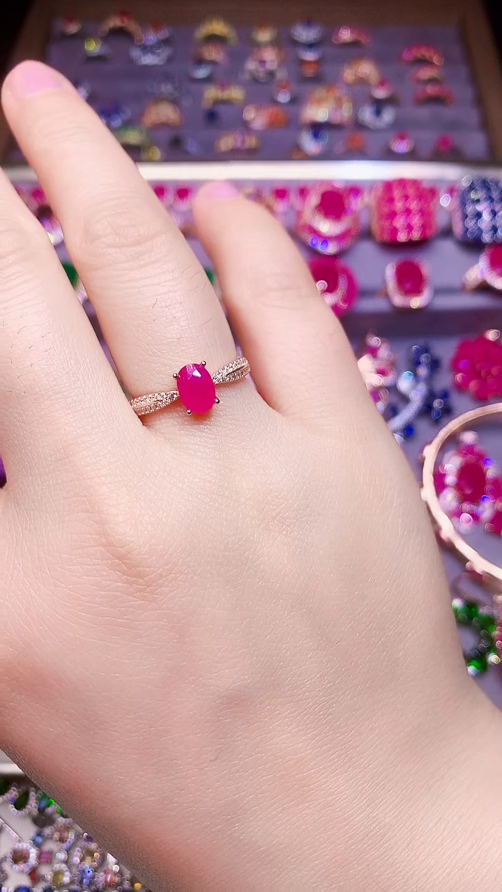 银S925镶嵌戒指红宝石....