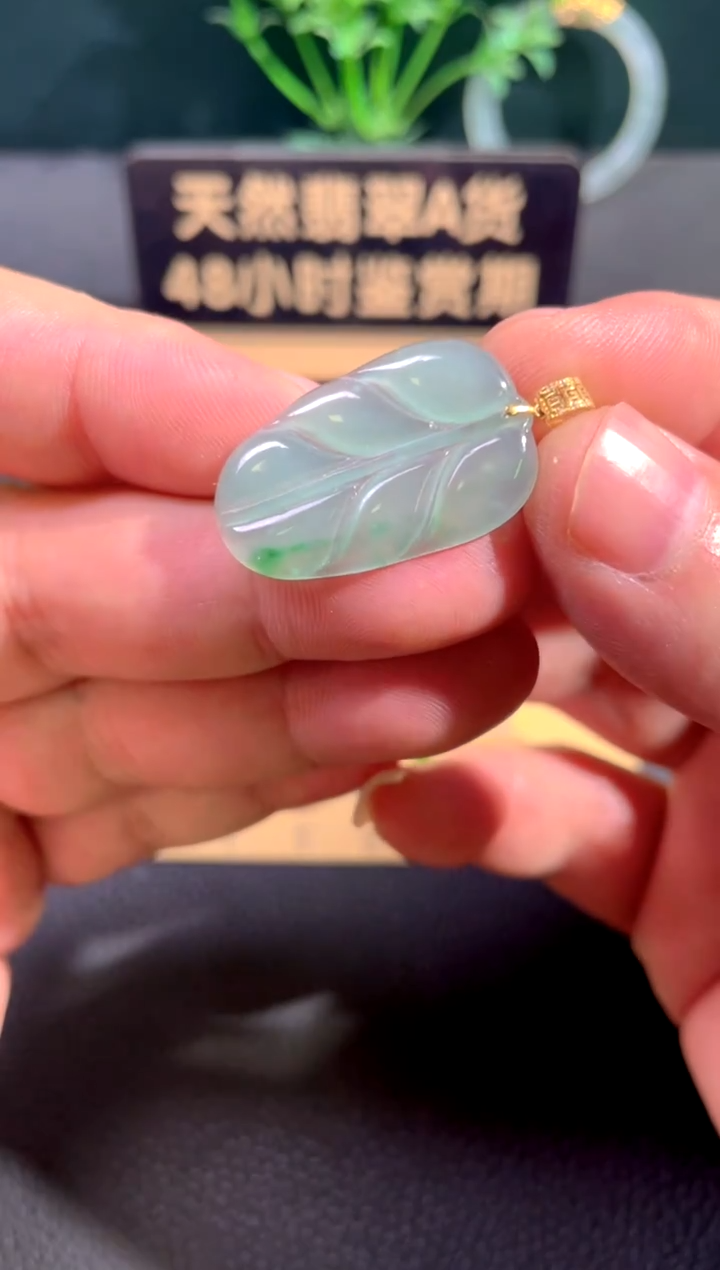 颈饰18K金镶嵌翡翠翡翠