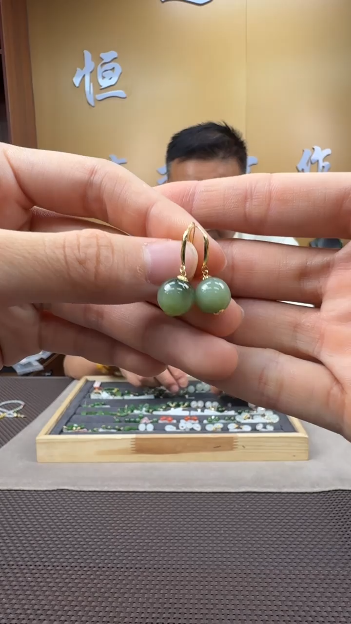 和田玉18K金镶嵌颈饰耳饰一对