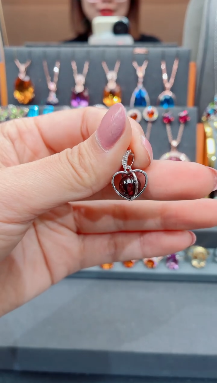 银S925镶嵌吊坠石榴石石榴石吊坠（不含链）