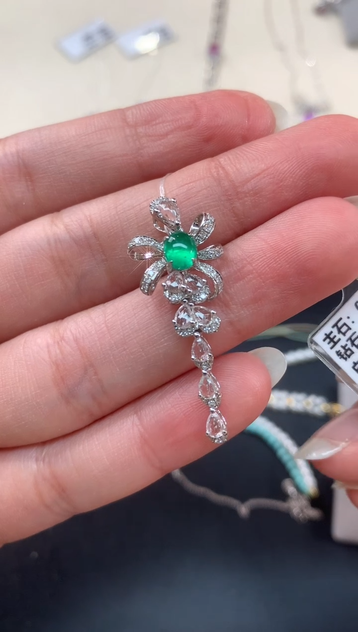 【闪购商品】祖母绿吊坠(不含链)18K金镶嵌A99|5200+0