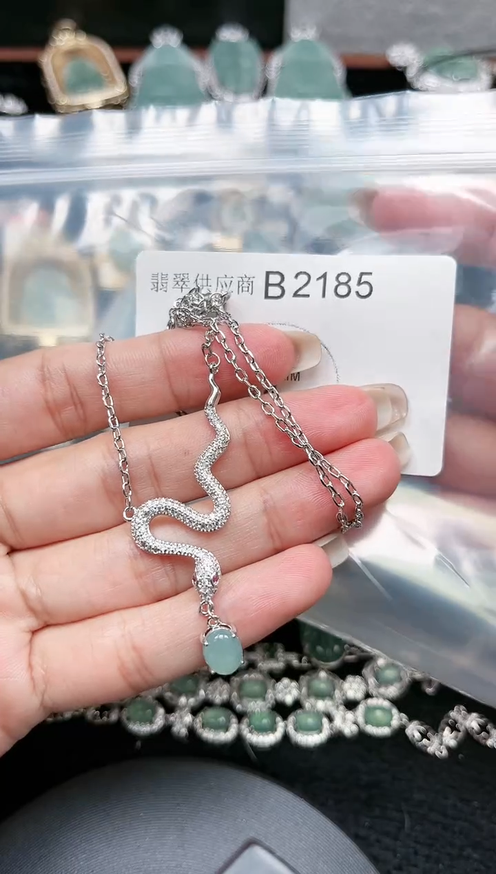 【闪购商品】翡翠颈饰未镶嵌赠皮绳2185