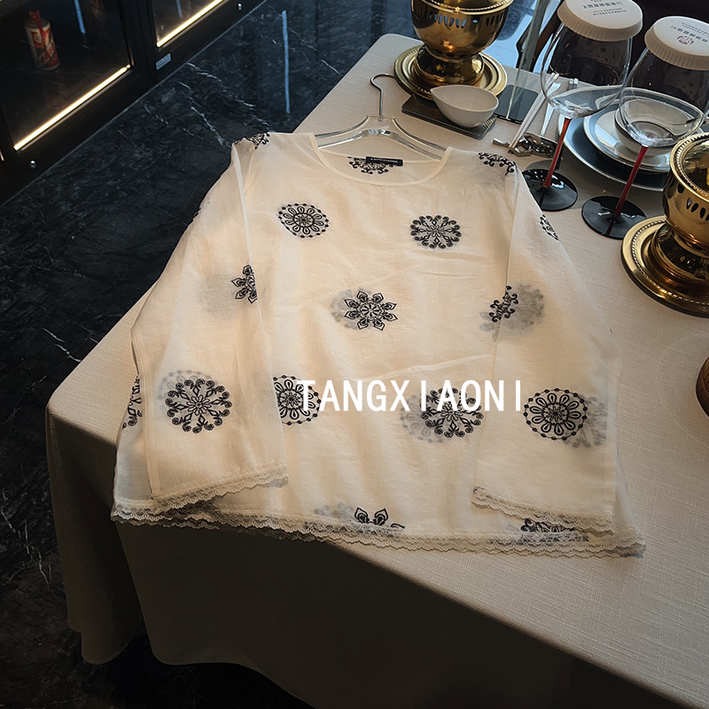 2店 小黑图腾刺绣 美衣