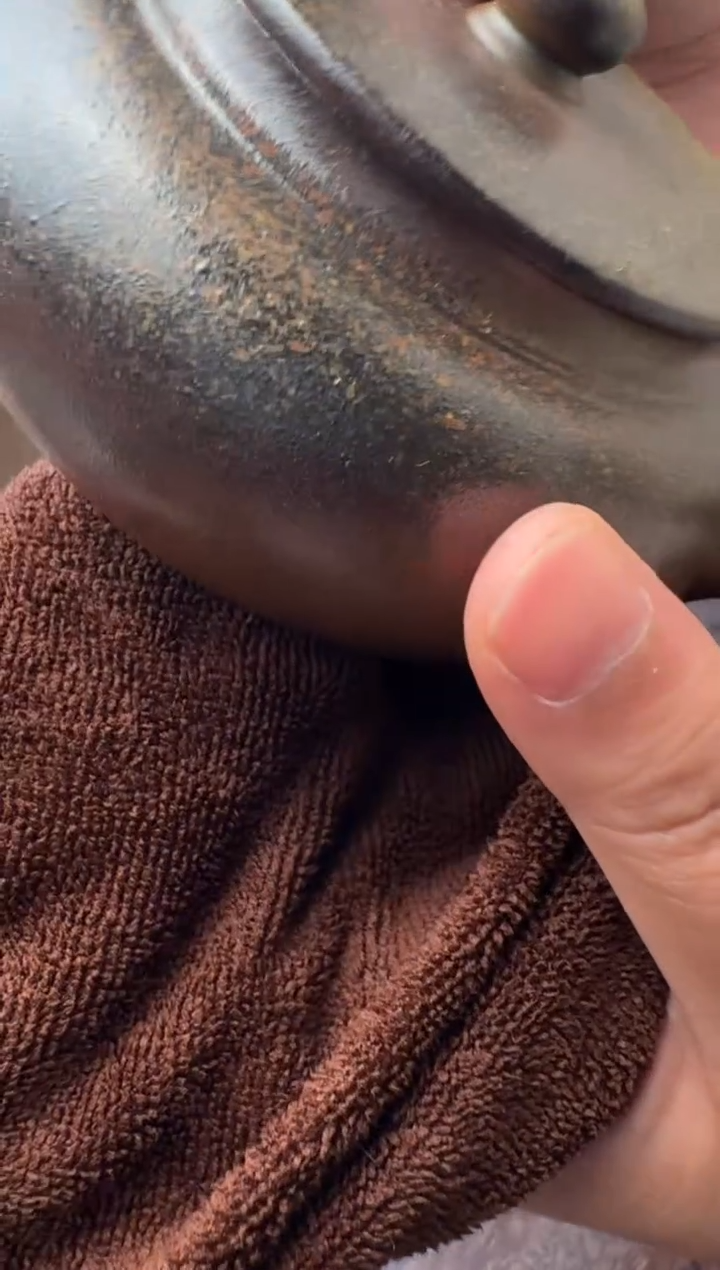 茶壶紫砂贡菊-半手精工制-平台底槽青-容量：230CC“裸烧-柴烧”