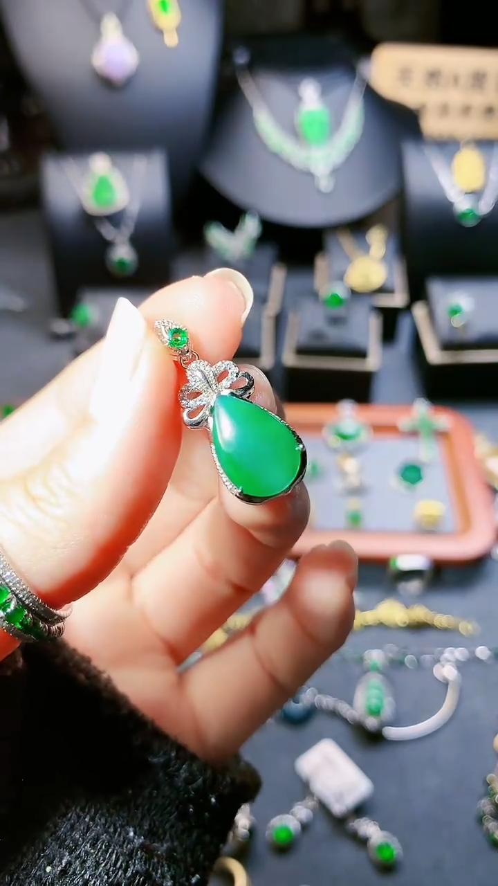 【闪购商品】翡翠吊坠(赠链)银S925镶嵌吊坠