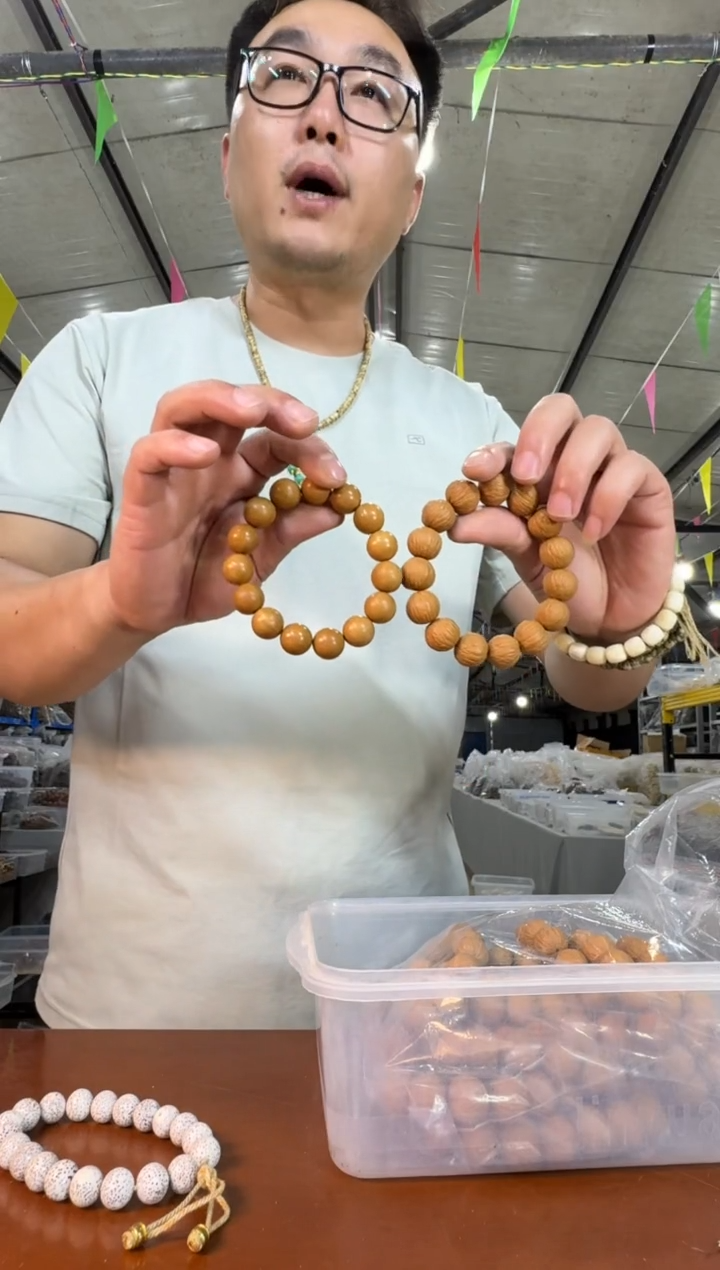 猴头核桃手串M176实物为准