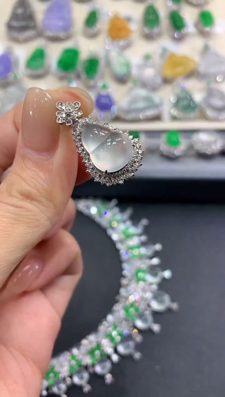 【闪购商品】翡翠吊坠(不含链)18K金镶嵌q202      