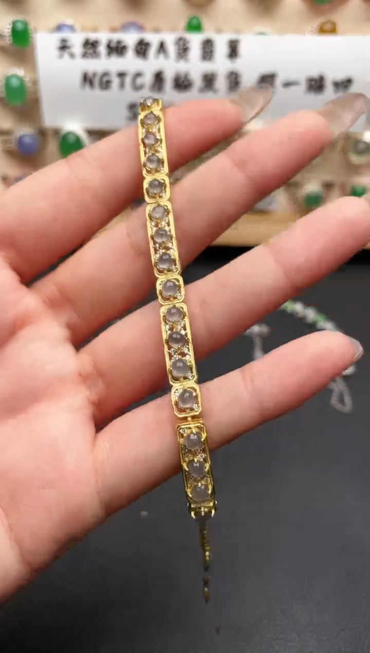 未镶嵌戒指翡翠一物一证一礼盒