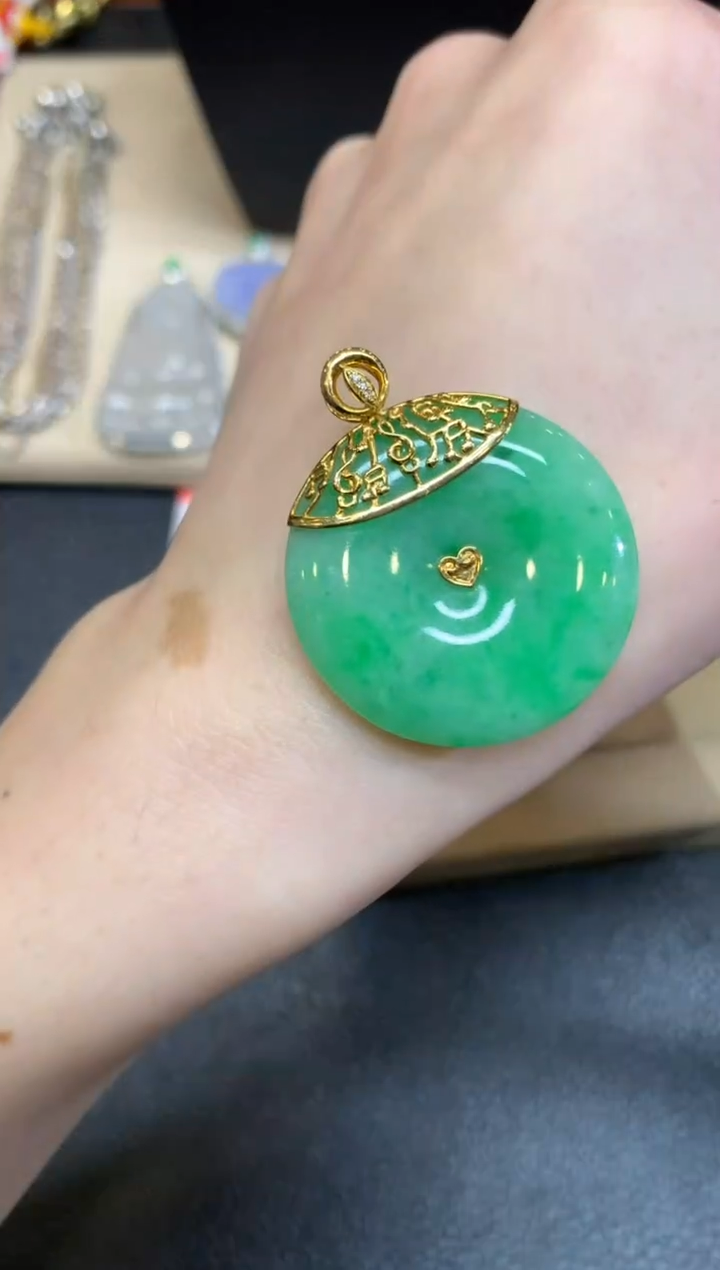 【闪购商品】翡翠颈饰18K金镶嵌平安扣【无服务费】