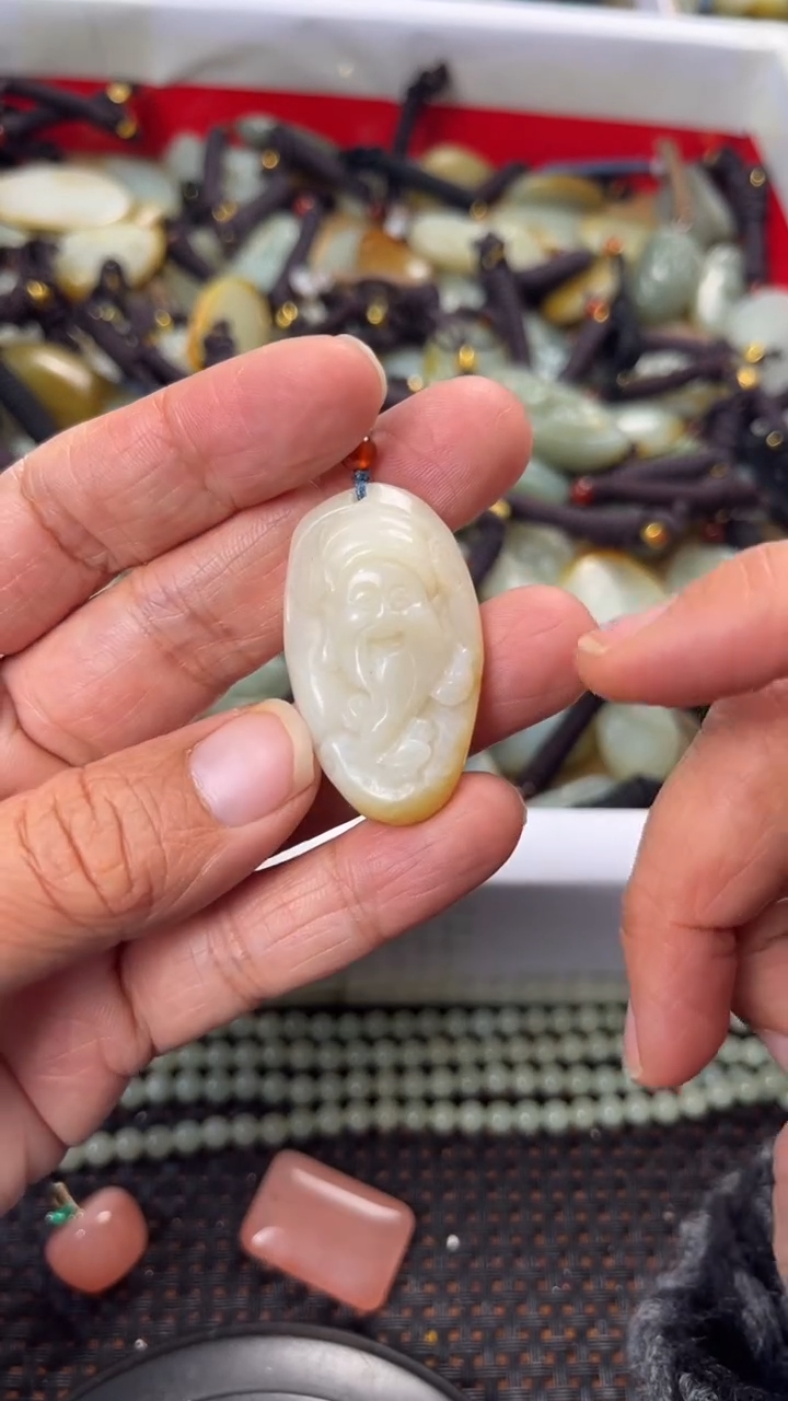 【闪购商品】和田玉颈饰未镶嵌多样性发货没有证书拍一发一有瑕