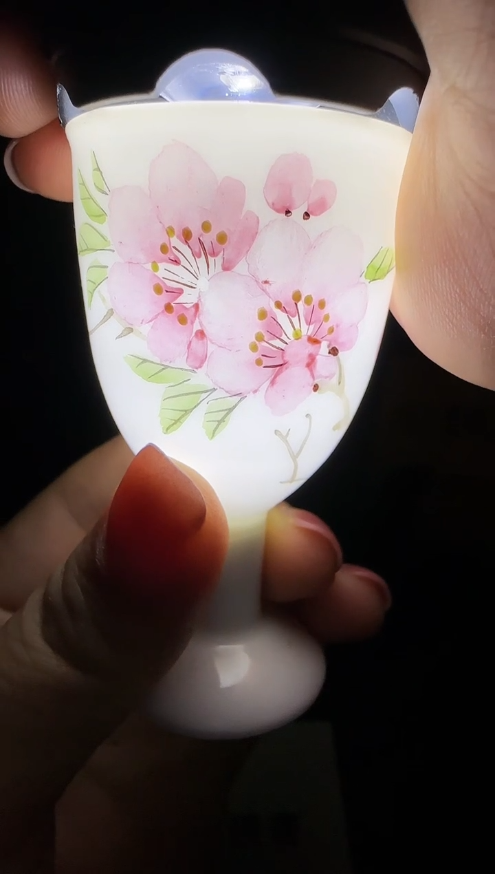 瓷水点桃花高足酒杯