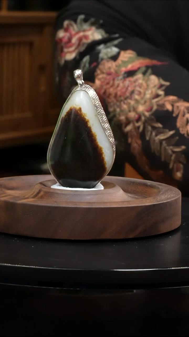 【闪购商品】和田玉吊坠(不含链)18K金镶嵌60克和田玉原石